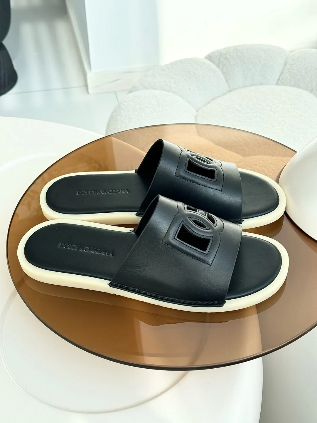 [DG*Dolce & Gabbana] P: 400💰 Size: 38-46 yards D&G/Dolce & Gabbana men’s DG hollow suede slippers FARFETCH original craftsmanship high-end quality